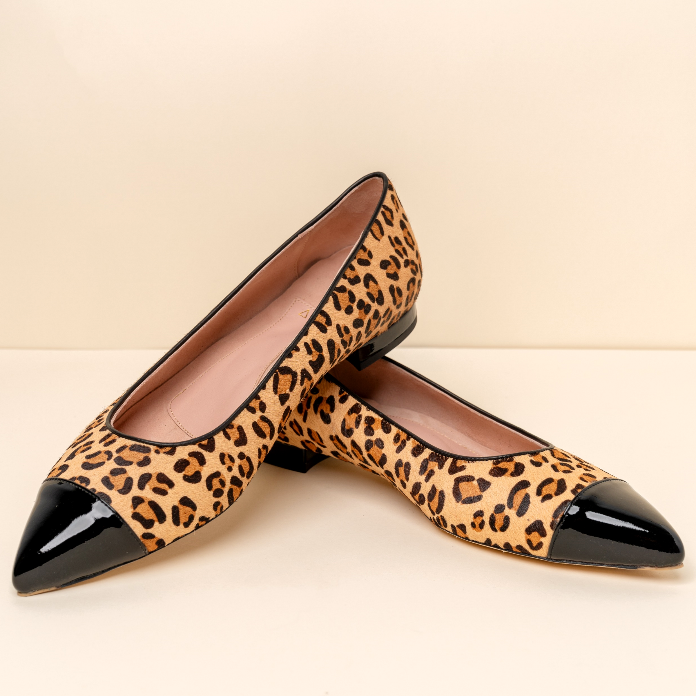 Leopard pointed sales toe flat