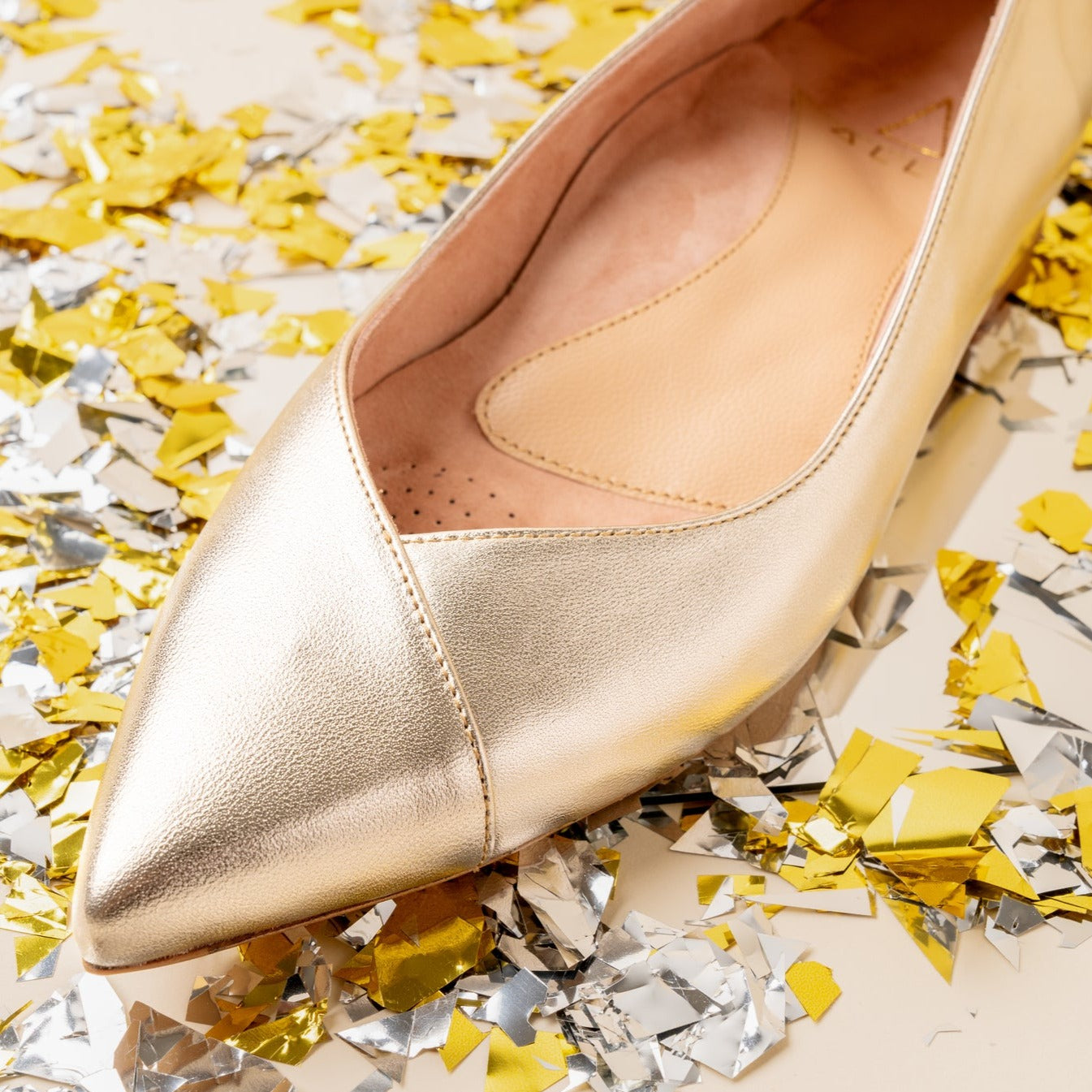Champagne Gold Metallic Flat EU 37/US 7 / Narrow (A) Champagne Gold Metallic Flat EU 37/US 7 / Narrow (A)