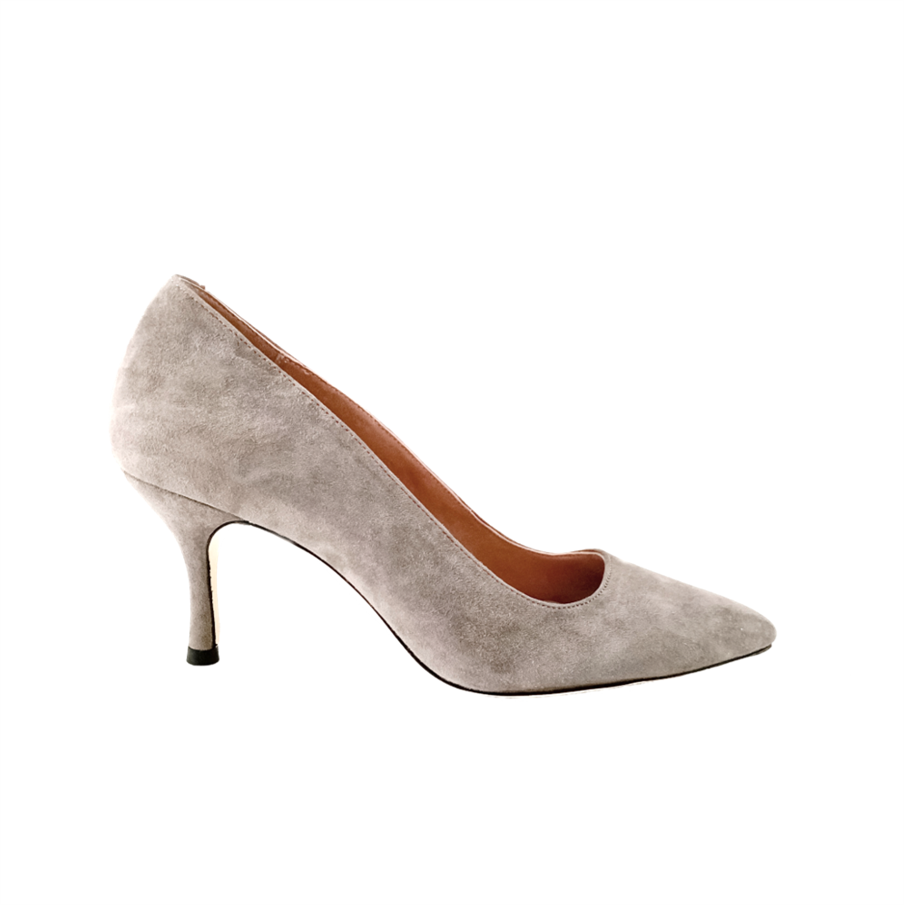 Manolo Blahnik BB Pump in Grey Suede - Meghan's Mirror